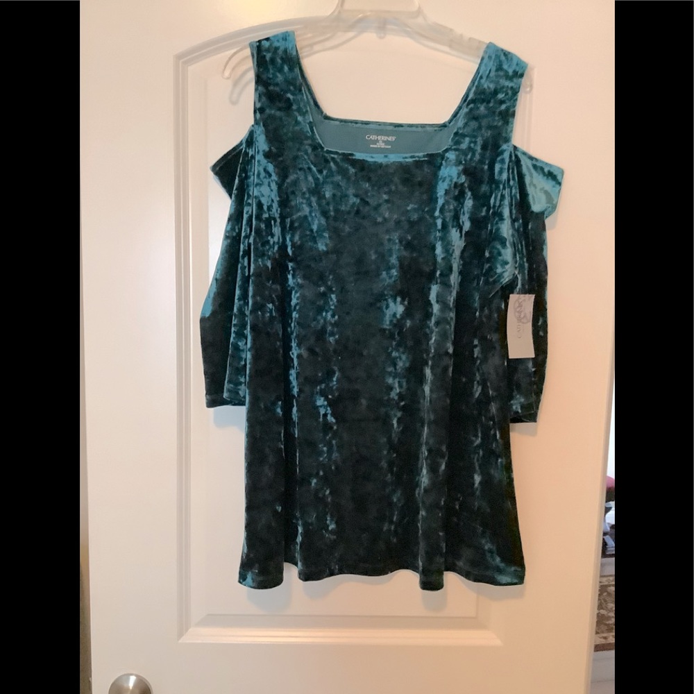 Catherine’s cold shoulder teal velvet top, nice for the holiday’s or anytime. OX